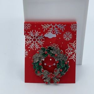 Christmas wreath lapel pin